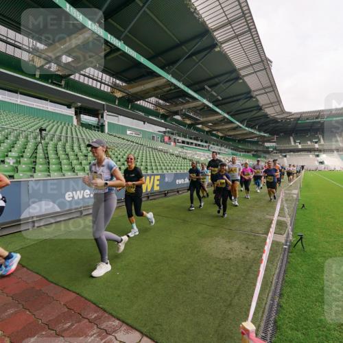 13.09.2026 - 21. swb-Marathon Bremen Michael Burmester http://msf.ph/oto/10300444 13.09.2026 10:40:17 Laufen im Stadion 10135, 10138, 10139, 10155, 10156, 10169, 10204, 10213, 10217, 10229, 10234, 10238, 10279, 10280, 10299, 10313, 10314, 10321, 10354, 10360, 10363, 10364, 10378, 10386, 10404, 10406, 10417, 10424, 10435, 10455, 10457, 10469, 10483, 10484, 10493, 10501, 10505, 10510, 10511, 10545, 10556, 10570, 10576, 10580, 10582, 10586, 10595, 10599, 10609, 10611, 10616, 10619, 10630, 10653, 10660, 10662, 10664, 10686, 10694, 10696, 10706, 10712, 10737, 10743, 10751, 10766 meine-sportfotos.de