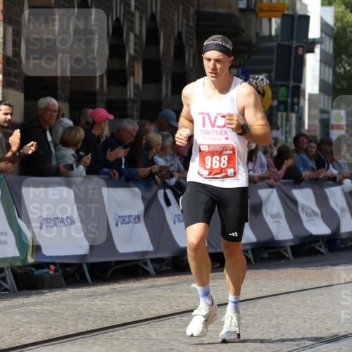 13.09.2026 - 21. swb-Marathon Bremen Strokosch-Dieckow http://msf.ph/oto/10300454 13.09.2026 12:50:01 Ziel 719, 968, 7692 meine-sportfotos.de