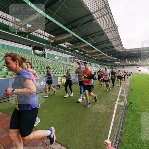 13.09.2026 - 21. swb-Marathon Bremen Michael Burmester http://msf.ph/oto/10300455 13.09.2026 10:40:21 Laufen im Stadion 10135, 10138, 10139, 10155, 10156, 10169, 10204, 10213, 10217, 10229, 10234, 10238, 10279, 10280, 10299, 10313, 10314, 10321, 10354, 10360, 10363, 10364, 10378, 10386, 10404, 10406, 10417, 10424, 10435, 10455, 10457, 10469, 10483, 10484, 10493, 10501, 10505, 10510, 10511, 10545, 10556, 10570, 10576, 10580, 10582, 10586, 10595, 10599, 10609, 10611, 10616, 10619, 10653, 10660, 10662, 10664, 10686, 10694, 10696, 10706, 10712, 10737, 10743, 10751, 10766 meine-sportfotos.de