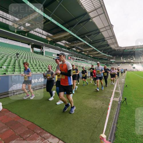 13.09.2026 - 21. swb-Marathon Bremen Michael Burmester http://msf.ph/oto/10300458 13.09.2026 10:40:21 Laufen im Stadion 10135, 10138, 10139, 10155, 10156, 10169, 10204, 10213, 10217, 10229, 10234, 10238, 10279, 10280, 10299, 10313, 10314, 10321, 10354, 10360, 10363, 10364, 10378, 10386, 10404, 10406, 10417, 10424, 10435, 10455, 10457, 10469, 10483, 10484, 10493, 10501, 10505, 10510, 10511, 10545, 10556, 10570, 10576, 10580, 10582, 10586, 10595, 10599, 10609, 10611, 10616, 10619, 10653, 10660, 10662, 10664, 10686, 10694, 10696, 10706, 10712, 10737, 10743, 10751, 10766 meine-sportfotos.de