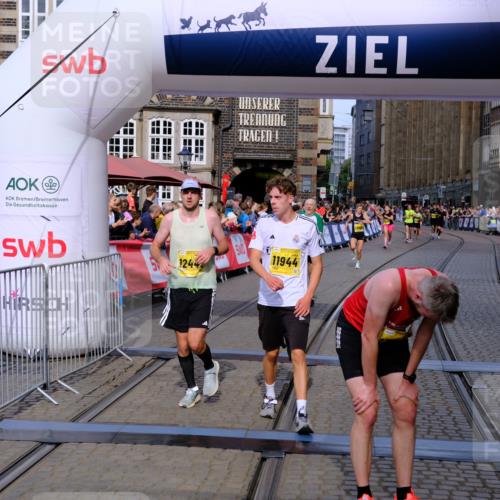 13.09.2026 - 21. swb-Marathon Bremen Tim E. http://msf.ph/oto/10300466 13.09.2026 10:41:47 Ziel 11628, 11944, 12442, 12455, 13520, 13600 meine-sportfotos.de
