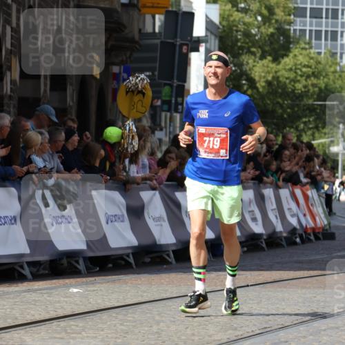 13.09.2026 - 21. swb-Marathon Bremen Strokosch-Dieckow http://msf.ph/oto/10300476 13.09.2026 12:50:07 Ziel 719, 968, 520, 7692 meine-sportfotos.de