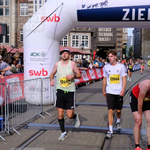 13.09.2026 - 21. swb-Marathon Bremen Tim E. http://msf.ph/oto/10300481 13.09.2026 10:41:47 Ziel 11628, 11944, 12442, 12455, 13520, 13600 meine-sportfotos.de