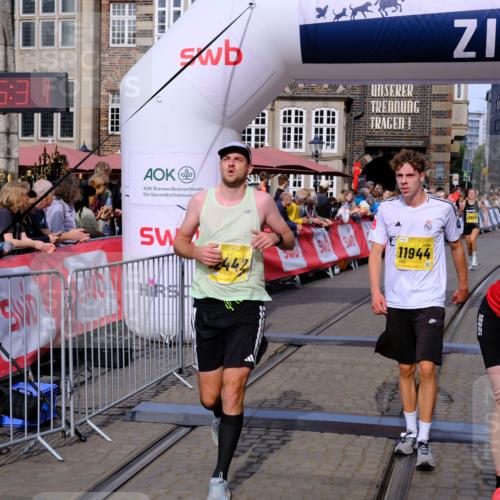 13.09.2026 - 21. swb-Marathon Bremen Tim E. http://msf.ph/oto/10300487 13.09.2026 10:41:48 Ziel 11628, 11944, 12442, 12455, 13520, 13600 meine-sportfotos.de