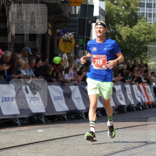 13.09.2026 - 21. swb-Marathon Bremen Strokosch-Dieckow http://msf.ph/oto/10300490 13.09.2026 12:50:07 Ziel 719, 968, 520, 7692 meine-sportfotos.de