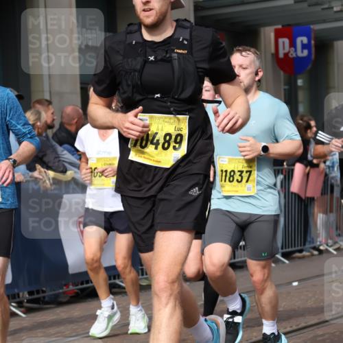 13.09.2026 - 21. swb-Marathon Bremen Strokosch-Dieckow http://msf.ph/oto/10300495 13.09.2026 10:48:28 Ziel 10231, 10538, 10770, 10815, 10917, 10993, 11196, 11372, 11611, 11885, 12204, 13512, 13555, 10231, 10269, 10316, 10421, 10426, 10489, 10638, 10770, 10814, 11058, 11135, 11241, 11582, 11683, 11781, 11815, 11837, 12259, 13570 meine-sportfotos.de