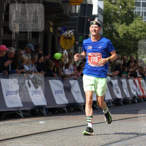 13.09.2026 - 21. swb-Marathon Bremen Strokosch-Dieckow http://msf.ph/oto/10300499 13.09.2026 12:50:07 Ziel 719, 968, 520, 7692 meine-sportfotos.de