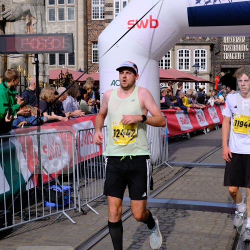 13.09.2026 - 21. swb-Marathon Bremen Tim E. http://msf.ph/oto/10300502 13.09.2026 10:41:48 Ziel 11628, 11944, 12442, 12455, 13520, 13600 meine-sportfotos.de