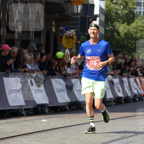 13.09.2026 - 21. swb-Marathon Bremen Strokosch-Dieckow http://msf.ph/oto/10300506 13.09.2026 12:50:07 Ziel 719, 968, 520, 7692 meine-sportfotos.de