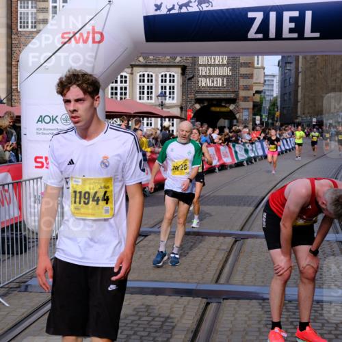13.09.2026 - 21. swb-Marathon Bremen Tim E. http://msf.ph/oto/10300509 13.09.2026 10:41:50 Ziel 11426, 11628, 11944, 12246, 12442, 12455, 13520, 13586, 13600 meine-sportfotos.de