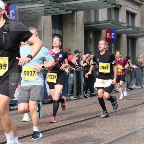 13.09.2026 - 21. swb-Marathon Bremen Strokosch-Dieckow http://msf.ph/oto/10300513 13.09.2026 10:48:28 Ziel 10231, 10538, 10770, 10815, 10917, 10993, 11196, 11372, 11611, 11885, 12204, 13512, 13555, 10231, 10269, 10316, 10421, 10426, 10489, 10638, 10770, 10814, 11058, 11135, 11241, 11582, 11683, 11781, 11815, 11837, 12259, 13570 meine-sportfotos.de