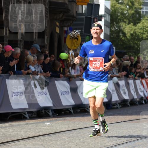 13.09.2026 - 21. swb-Marathon Bremen Strokosch-Dieckow http://msf.ph/oto/10300518 13.09.2026 12:50:07 Ziel 719, 968, 520, 7692 meine-sportfotos.de
