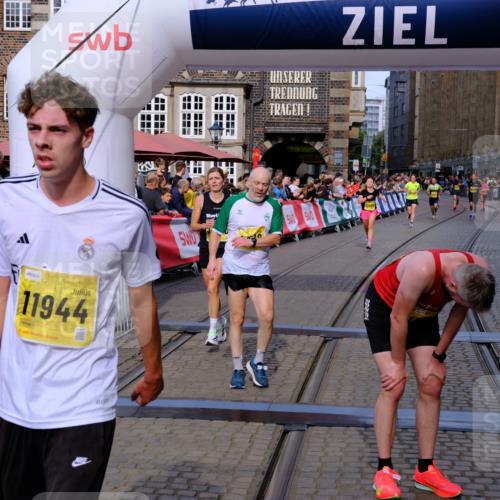 13.09.2026 - 21. swb-Marathon Bremen Tim E. http://msf.ph/oto/10300521 13.09.2026 10:41:50 Ziel 11426, 11628, 11944, 12246, 12442, 12455, 13520, 13586, 13600 meine-sportfotos.de