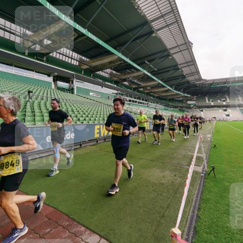 13.09.2026 - 21. swb-Marathon Bremen Michael Burmester http://msf.ph/oto/10300543 13.09.2026 10:40:42 Laufen im Stadion 10138, 10155, 10156, 10163, 10169, 10213, 10217, 10229, 10234, 10247, 10279, 10280, 10299, 10313, 10314, 10321, 10354, 10386, 10399, 10406, 10414, 10417, 10419, 10424, 10435, 10455, 10483, 10484, 10493, 10501, 10527, 10545, 10556, 10570, 10576, 10580, 10582, 10586, 10599, 10611, 10616, 10619, 10644, 10653, 10660, 10694, 10696, 10705, 10706, 10712, 10719, 10737, 10743, 10751, 10766, 10768, 10804, 10859, 11043, 11048 meine-sportfotos.de