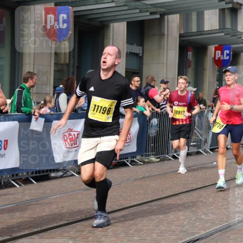 13.09.2026 - 21. swb-Marathon Bremen Strokosch-Dieckow http://msf.ph/oto/10300551 13.09.2026 10:48:29 Ziel 10538, 10815, 10917, 10993, 11196, 11372, 11611, 11885, 12027, 12204, 13512, 13555, 10231, 10269, 10316, 10421, 10426, 10489, 10638, 10770, 10814, 10993, 11058, 11135, 11241, 11582, 11683, 11781, 11815, 11837, 12259, 13570 meine-sportfotos.de
