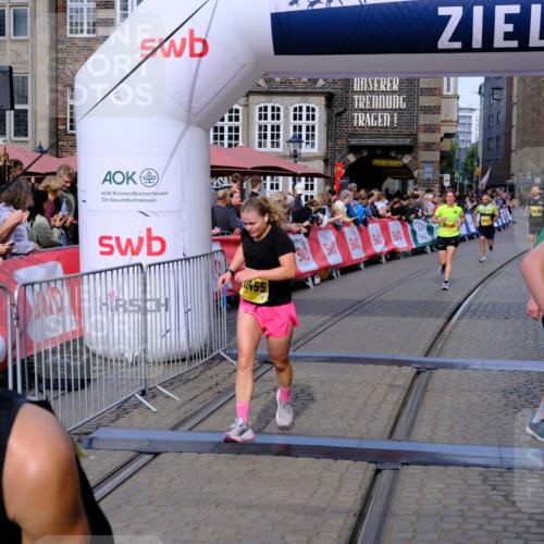 13.09.2026 - 21. swb-Marathon Bremen Tim E. http://msf.ph/oto/10300565 13.09.2026 10:41:54 Ziel 10341, 11426, 11527, 11628, 11944, 12246, 12442, 12455, 13586, 13600 meine-sportfotos.de