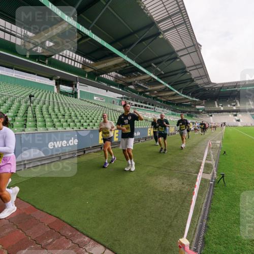 13.09.2026 - 21. swb-Marathon Bremen Michael Burmester http://msf.ph/oto/10300568 13.09.2026 10:40:49 Laufen im Stadion 10138, 10155, 10156, 10163, 10169, 10213, 10234, 10247, 10279, 10280, 10299, 10313, 10314, 10321, 10354, 10386, 10399, 10406, 10414, 10417, 10419, 10424, 10435, 10455, 10483, 10484, 10493, 10501, 10527, 10545, 10556, 10570, 10576, 10580, 10582, 10586, 10599, 10611, 10616, 10644, 10653, 10660, 10694, 10696, 10705, 10706, 10712, 10719, 10722, 10737, 10743, 10751, 10766, 10768, 10776, 10804, 10859, 11043, 11048, 11239 meine-sportfotos.de