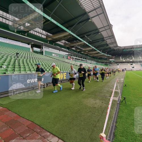 13.09.2026 - 21. swb-Marathon Bremen Michael Burmester http://msf.ph/oto/10300586 13.09.2026 10:40:56 Laufen im Stadion 10155, 10156, 10163, 10169, 10213, 10234, 10247, 10279, 10280, 10299, 10313, 10321, 10354, 10386, 10399, 10406, 10414, 10417, 10419, 10424, 10435, 10455, 10483, 10484, 10493, 10501, 10527, 10545, 10547, 10556, 10570, 10576, 10580, 10582, 10586, 10599, 10611, 10616, 10644, 10653, 10660, 10694, 10696, 10705, 10706, 10712, 10719, 10722, 10737, 10743, 10751, 10766, 10768, 10776, 10804, 10859, 10889, 11043, 11048, 11239 meine-sportfotos.de