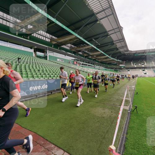 13.09.2026 - 21. swb-Marathon Bremen Michael Burmester http://msf.ph/oto/10300600 13.09.2026 10:41:01 Laufen im Stadion 10155, 10156, 10163, 10169, 10213, 10234, 10247, 10299, 10313, 10321, 10354, 10386, 10399, 10406, 10414, 10417, 10419, 10422, 10424, 10435, 10455, 10461, 10462, 10483, 10484, 10527, 10545, 10547, 10556, 10570, 10580, 10582, 10586, 10599, 10611, 10644, 10653, 10660, 10694, 10696, 10705, 10706, 10719, 10722, 10737, 10751, 10766, 10768, 10776, 10804, 10859, 10889, 11043, 11048, 11239 meine-sportfotos.de