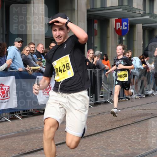 13.09.2026 - 21. swb-Marathon Bremen Strokosch-Dieckow http://msf.ph/oto/10300601 13.09.2026 10:48:31 Ziel 10253, 10293, 10815, 10917, 11372, 11611, 11885, 12027, 12204, 12350, 13512, 13555, 10231, 10269, 10316, 10421, 10426, 10489, 10538, 10638, 10770, 10814, 10993, 11135, 11196, 11241, 11582, 11611, 11683, 11781, 11815, 11837, 12259, 13570 meine-sportfotos.de