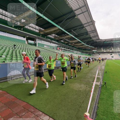 13.09.2026 - 21. swb-Marathon Bremen Michael Burmester http://msf.ph/oto/10300609 13.09.2026 10:41:02 Laufen im Stadion 10155, 10156, 10163, 10169, 10213, 10234, 10247, 10299, 10313, 10321, 10354, 10386, 10399, 10406, 10414, 10417, 10419, 10422, 10424, 10435, 10455, 10461, 10462, 10483, 10484, 10527, 10545, 10547, 10556, 10570, 10580, 10582, 10586, 10599, 10611, 10644, 10653, 10660, 10694, 10696, 10705, 10706, 10719, 10722, 10737, 10751, 10766, 10768, 10776, 10804, 10859, 10889, 11043, 11048, 11239 meine-sportfotos.de