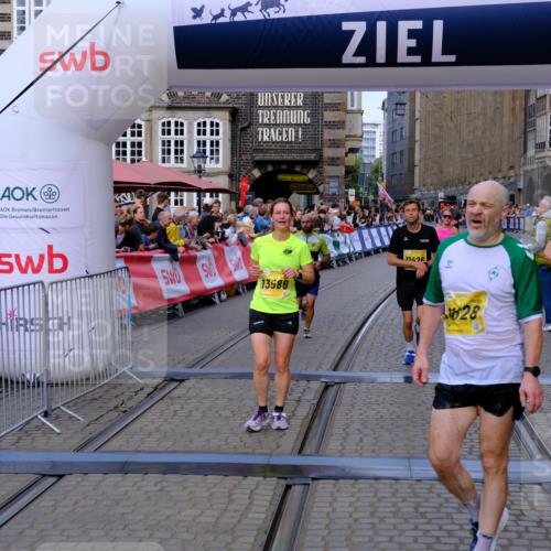 13.09.2026 - 21. swb-Marathon Bremen Tim E. http://msf.ph/oto/10300619 13.09.2026 10:41:58 Ziel 10341, 10972, 11426, 11527, 11628, 12246, 12442, 12455, 13586, 13600 meine-sportfotos.de