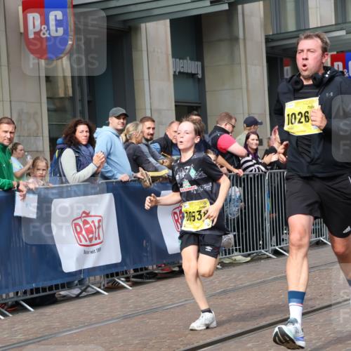 13.09.2026 - 21. swb-Marathon Bremen Strokosch-Dieckow http://msf.ph/oto/10300620 13.09.2026 10:48:32 Ziel 10253, 10293, 10566, 10815, 10917, 11372, 11885, 12027, 12204, 12350, 13512, 13555, 10231, 10269, 10316, 10421, 10426, 10489, 10538, 10638, 10770, 10814, 10993, 11135, 11196, 11241, 11582, 11611, 11683, 11781, 11815, 11837, 12259, 13570 meine-sportfotos.de