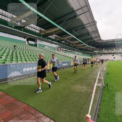 13.09.2026 - 21. swb-Marathon Bremen Michael Burmester http://msf.ph/oto/10300634 13.09.2026 10:41:07 Laufen im Stadion 10155, 10156, 10163, 10169, 10213, 10234, 10247, 10299, 10313, 10321, 10354, 10386, 10399, 10406, 10414, 10417, 10419, 10422, 10424, 10435, 10455, 10461, 10462, 10483, 10484, 10527, 10545, 10546, 10547, 10570, 10580, 10582, 10586, 10599, 10611, 10644, 10653, 10694, 10696, 10705, 10706, 10719, 10722, 10737, 10751, 10766, 10768, 10776, 10804, 10859, 10889, 10977, 11043, 11048, 11239 meine-sportfotos.de