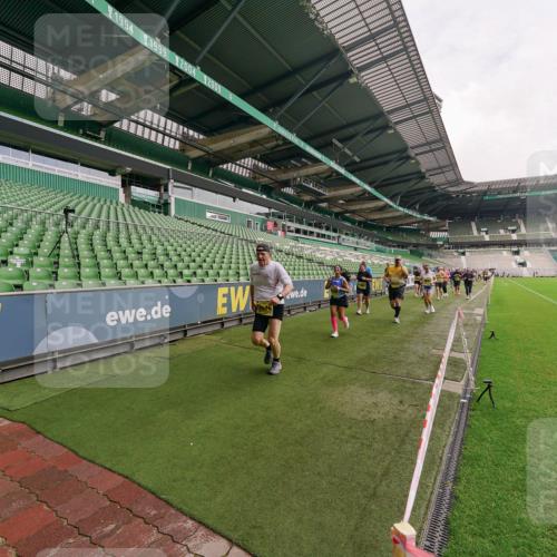 13.09.2026 - 21. swb-Marathon Bremen Michael Burmester http://msf.ph/oto/10300636 13.09.2026 10:41:08 Laufen im Stadion 10155, 10156, 10163, 10169, 10213, 10234, 10247, 10299, 10313, 10321, 10354, 10386, 10399, 10406, 10414, 10417, 10419, 10422, 10424, 10435, 10455, 10461, 10462, 10483, 10484, 10527, 10545, 10546, 10547, 10570, 10580, 10582, 10586, 10599, 10611, 10644, 10653, 10694, 10696, 10705, 10706, 10719, 10722, 10737, 10751, 10766, 10768, 10776, 10804, 10859, 10889, 10977, 11043, 11048, 11239 meine-sportfotos.de