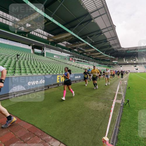 13.09.2026 - 21. swb-Marathon Bremen Michael Burmester http://msf.ph/oto/10300638 13.09.2026 10:41:10 Laufen im Stadion 10155, 10156, 10163, 10169, 10213, 10234, 10247, 10299, 10313, 10321, 10354, 10386, 10399, 10406, 10414, 10417, 10419, 10422, 10424, 10435, 10455, 10461, 10462, 10483, 10484, 10527, 10545, 10546, 10547, 10570, 10580, 10582, 10586, 10599, 10611, 10644, 10653, 10694, 10696, 10705, 10706, 10719, 10722, 10737, 10751, 10766, 10768, 10776, 10804, 10859, 10889, 10977, 11043, 11048, 11239 meine-sportfotos.de