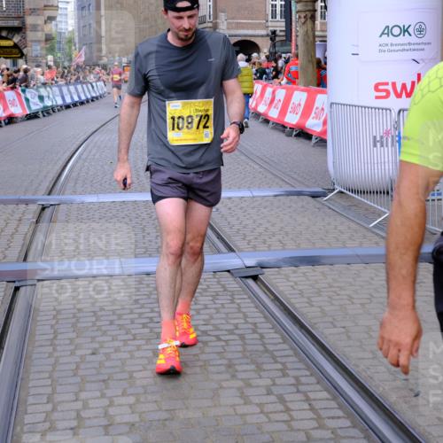 13.09.2026 - 21. swb-Marathon Bremen Tim E. http://msf.ph/oto/10300647 13.09.2026 10:42:05 Ziel 10341, 10972, 11426, 11527, 12246, 12455, 12468, 13586 meine-sportfotos.de