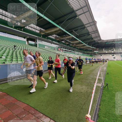 13.09.2026 - 21. swb-Marathon Bremen Michael Burmester http://msf.ph/oto/10300660 13.09.2026 10:41:16 Laufen im Stadion 10155, 10156, 10163, 10169, 10213, 10234, 10247, 10299, 10313, 10321, 10354, 10386, 10399, 10406, 10414, 10417, 10419, 10422, 10424, 10435, 10455, 10461, 10462, 10483, 10519, 10527, 10545, 10546, 10547, 10570, 10582, 10586, 10599, 10611, 10644, 10653, 10694, 10696, 10705, 10706, 10719, 10722, 10737, 10751, 10766, 10768, 10776, 10804, 10859, 10889, 10909, 10963, 10977, 11043, 11048, 11239 meine-sportfotos.de