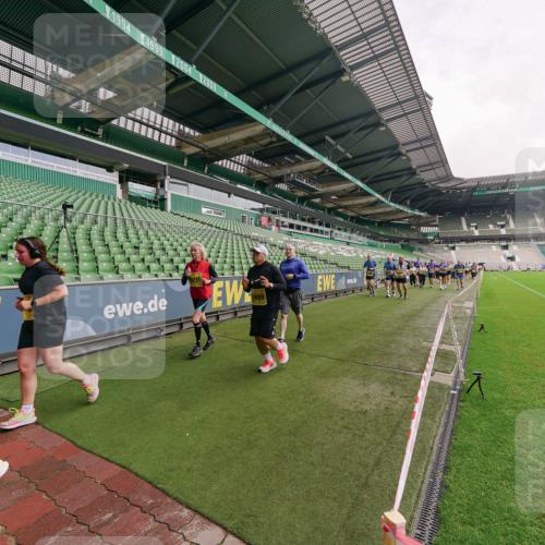 13.09.2026 - 21. swb-Marathon Bremen Michael Burmester http://msf.ph/oto/10300664 13.09.2026 10:41:17 Laufen im Stadion 10155, 10156, 10163, 10169, 10213, 10234, 10247, 10299, 10313, 10321, 10354, 10386, 10399, 10406, 10414, 10417, 10419, 10422, 10424, 10435, 10455, 10461, 10462, 10483, 10519, 10527, 10545, 10546, 10547, 10570, 10582, 10586, 10599, 10611, 10644, 10653, 10694, 10696, 10705, 10706, 10719, 10722, 10737, 10751, 10766, 10768, 10776, 10804, 10859, 10889, 10909, 10963, 10977, 11043, 11048, 11239 meine-sportfotos.de