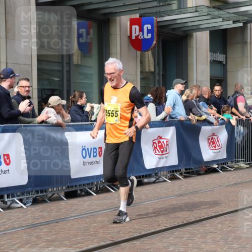 13.09.2026 - 21. swb-Marathon Bremen Strokosch-Dieckow http://msf.ph/oto/10300674 13.09.2026 10:48:52 Ziel 10253, 10293, 10294, 10392, 10514, 10566, 10655, 11316, 11567, 11621, 11891, 11896, 11984, 12027, 12132, 12149, 12350, 12450, 12529, 13555, 13577, 10231, 10269, 10489, 10538, 10770, 10815, 10917, 10993, 11196, 11372, 11611, 11885, 12204, 13512, 13555 meine-sportfotos.de