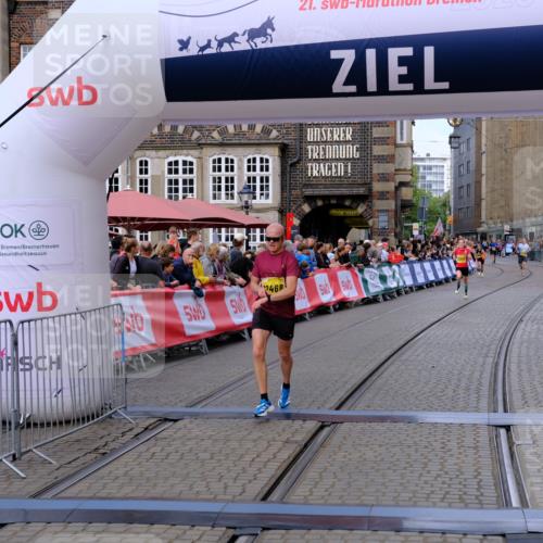 13.09.2026 - 21. swb-Marathon Bremen Tim E. http://msf.ph/oto/10300678 13.09.2026 10:42:12 Ziel 10972, 12468, 13621 meine-sportfotos.de