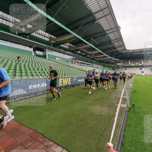 13.09.2026 - 21. swb-Marathon Bremen Michael Burmester http://msf.ph/oto/10300682 13.09.2026 10:41:23 Laufen im Stadion 10155, 10156, 10163, 10169, 10213, 10247, 10299, 10313, 10321, 10354, 10386, 10399, 10406, 10414, 10417, 10419, 10422, 10424, 10435, 10455, 10461, 10462, 10483, 10519, 10527, 10545, 10546, 10547, 10570, 10582, 10586, 10599, 10611, 10644, 10653, 10694, 10696, 10705, 10706, 10719, 10722, 10751, 10766, 10768, 10776, 10804, 10859, 10889, 10909, 10963, 10977, 11043, 11048, 11239 meine-sportfotos.de