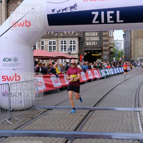 13.09.2026 - 21. swb-Marathon Bremen Tim E. http://msf.ph/oto/10300684 13.09.2026 10:42:12 Ziel 10972, 12468, 13621 meine-sportfotos.de