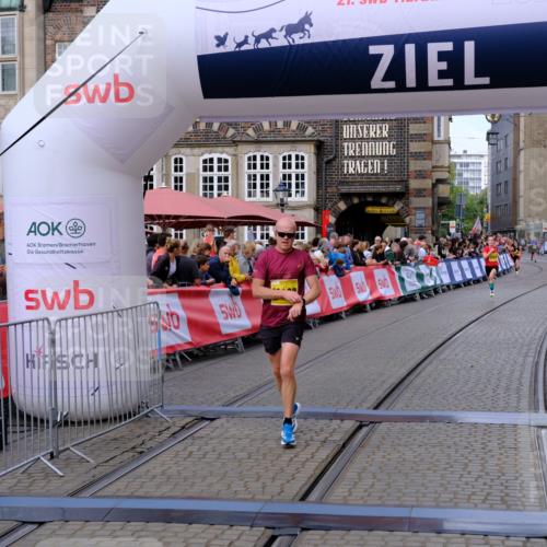 13.09.2026 - 21. swb-Marathon Bremen Tim E. http://msf.ph/oto/10300694 13.09.2026 10:42:13 Ziel 10972, 12468, 13621 meine-sportfotos.de