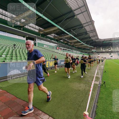 13.09.2026 - 21. swb-Marathon Bremen Michael Burmester http://msf.ph/oto/10300701 13.09.2026 10:41:27 Laufen im Stadion 10155, 10156, 10163, 10169, 10213, 10247, 10299, 10313, 10321, 10354, 10386, 10399, 10406, 10414, 10417, 10419, 10422, 10424, 10435, 10455, 10461, 10462, 10483, 10519, 10527, 10545, 10546, 10547, 10570, 10582, 10586, 10611, 10644, 10653, 10694, 10696, 10705, 10706, 10719, 10722, 10751, 10766, 10768, 10776, 10804, 10859, 10889, 10909, 10963, 10977, 11043, 11048, 11084, 11085, 11239 meine-sportfotos.de
