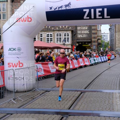 13.09.2026 - 21. swb-Marathon Bremen Tim E. http://msf.ph/oto/10300704 13.09.2026 10:42:13 Ziel 10972, 12468, 13621 meine-sportfotos.de