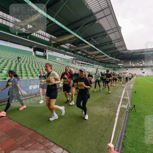 13.09.2026 - 21. swb-Marathon Bremen Michael Burmester http://msf.ph/oto/10300708 13.09.2026 10:41:28 Laufen im Stadion 10155, 10156, 10163, 10169, 10213, 10247, 10299, 10313, 10321, 10354, 10396, 10399, 10406, 10414, 10417, 10419, 10422, 10424, 10435, 10455, 10461, 10462, 10483, 10519, 10527, 10545, 10546, 10547, 10570, 10582, 10586, 10611, 10644, 10653, 10694, 10696, 10705, 10706, 10719, 10722, 10751, 10766, 10768, 10776, 10804, 10859, 10889, 10909, 10963, 10977, 11043, 11048, 11084, 11085, 11239 meine-sportfotos.de