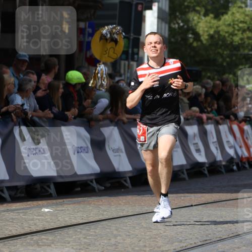 13.09.2026 - 21. swb-Marathon Bremen Strokosch-Dieckow http://msf.ph/oto/10300716 13.09.2026 12:50:24 Ziel 547, 7692, 8075 meine-sportfotos.de