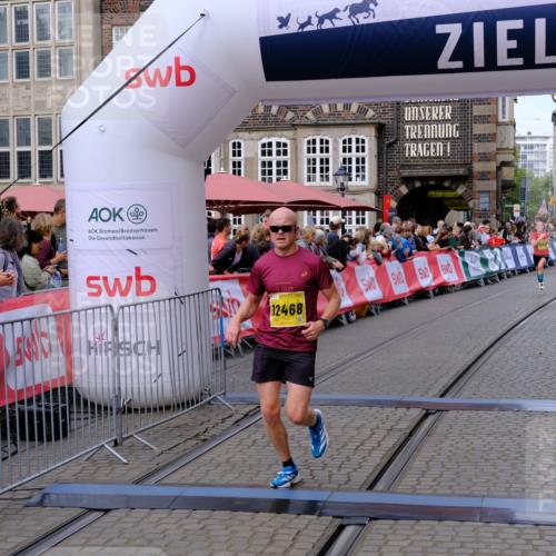 13.09.2026 - 21. swb-Marathon Bremen Tim E. http://msf.ph/oto/10300718 13.09.2026 10:42:13 Ziel 10972, 12468, 13621 meine-sportfotos.de