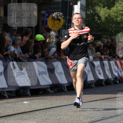 13.09.2026 - 21. swb-Marathon Bremen Strokosch-Dieckow http://msf.ph/oto/10300729 13.09.2026 12:50:24 Ziel 547, 7692, 8075 meine-sportfotos.de