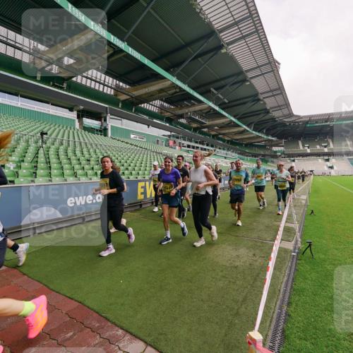 13.09.2026 - 21. swb-Marathon Bremen Michael Burmester http://msf.ph/oto/10300739 13.09.2026 10:41:34 Laufen im Stadion 10148, 10155, 10163, 10169, 10213, 10247, 10299, 10313, 10321, 10354, 10395, 10396, 10399, 10406, 10414, 10417, 10419, 10422, 10424, 10435, 10455, 10461, 10462, 10483, 10490, 10519, 10527, 10545, 10546, 10547, 10570, 10582, 10586, 10611, 10644, 10694, 10705, 10706, 10719, 10722, 10766, 10768, 10776, 10804, 10859, 10889, 10909, 10963, 10977, 11043, 11048, 11084, 11085, 11090, 11097, 11098, 11192, 11239 meine-sportfotos.de