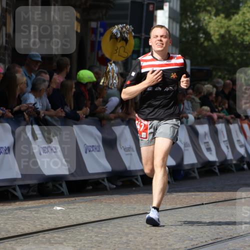 13.09.2026 - 21. swb-Marathon Bremen Strokosch-Dieckow http://msf.ph/oto/10300741 13.09.2026 12:50:24 Ziel 547, 7692, 8075 meine-sportfotos.de