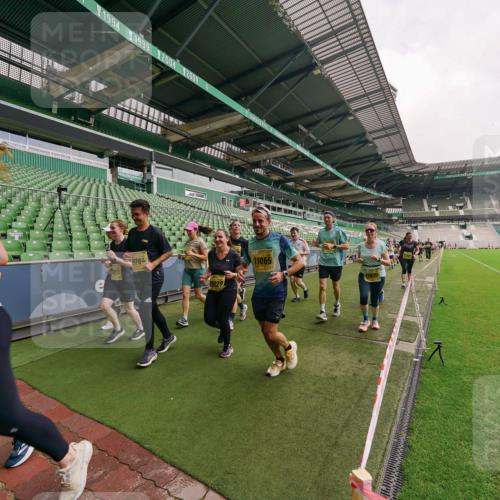 13.09.2026 - 21. swb-Marathon Bremen Michael Burmester http://msf.ph/oto/10300747 13.09.2026 10:41:35 Laufen im Stadion 10148, 10155, 10163, 10169, 10213, 10247, 10299, 10313, 10321, 10354, 10395, 10396, 10399, 10406, 10414, 10417, 10419, 10422, 10424, 10435, 10455, 10461, 10462, 10483, 10490, 10519, 10527, 10545, 10546, 10547, 10582, 10586, 10611, 10644, 10694, 10705, 10706, 10719, 10722, 10766, 10768, 10776, 10804, 10854, 10859, 10889, 10909, 10963, 10977, 11043, 11048, 11084, 11085, 11090, 11097, 11098, 11192, 11239 meine-sportfotos.de