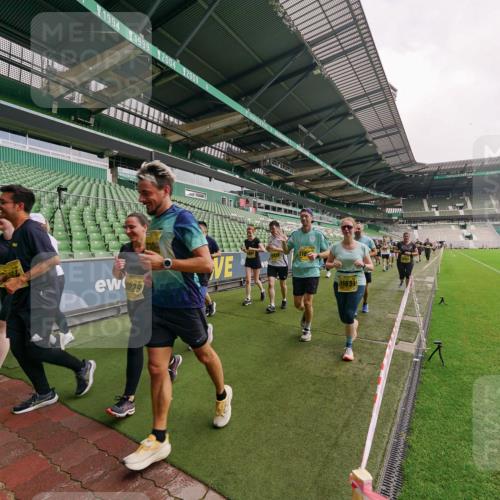13.09.2026 - 21. swb-Marathon Bremen Michael Burmester http://msf.ph/oto/10300749 13.09.2026 10:41:36 Laufen im Stadion 10148, 10155, 10163, 10169, 10213, 10247, 10299, 10313, 10321, 10354, 10395, 10396, 10399, 10406, 10414, 10417, 10419, 10422, 10424, 10435, 10455, 10461, 10462, 10483, 10490, 10519, 10527, 10545, 10546, 10547, 10582, 10586, 10611, 10644, 10694, 10705, 10706, 10719, 10722, 10766, 10768, 10776, 10804, 10854, 10859, 10889, 10909, 10963, 10977, 11027, 11043, 11048, 11084, 11085, 11090, 11097, 11098, 11192, 11239 meine-sportfotos.de