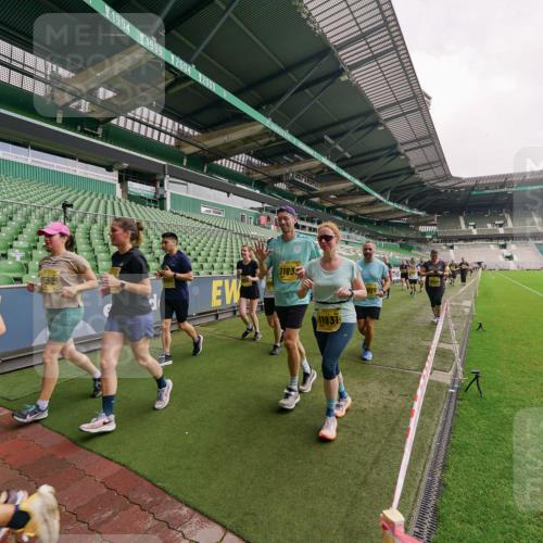 13.09.2026 - 21. swb-Marathon Bremen Michael Burmester http://msf.ph/oto/10300755 13.09.2026 10:41:36 Laufen im Stadion 10148, 10155, 10163, 10169, 10213, 10247, 10299, 10313, 10321, 10354, 10395, 10396, 10399, 10406, 10414, 10417, 10419, 10422, 10424, 10435, 10455, 10461, 10462, 10483, 10490, 10519, 10527, 10545, 10546, 10547, 10582, 10586, 10611, 10644, 10694, 10705, 10706, 10719, 10722, 10766, 10768, 10776, 10804, 10854, 10859, 10889, 10909, 10963, 10977, 11027, 11043, 11048, 11084, 11085, 11090, 11097, 11098, 11192, 11239 meine-sportfotos.de