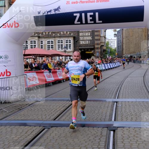 13.09.2026 - 21. swb-Marathon Bremen Tim E. http://msf.ph/oto/10300758 13.09.2026 10:42:23 Ziel 12426, 12468, 13585, 13621 meine-sportfotos.de